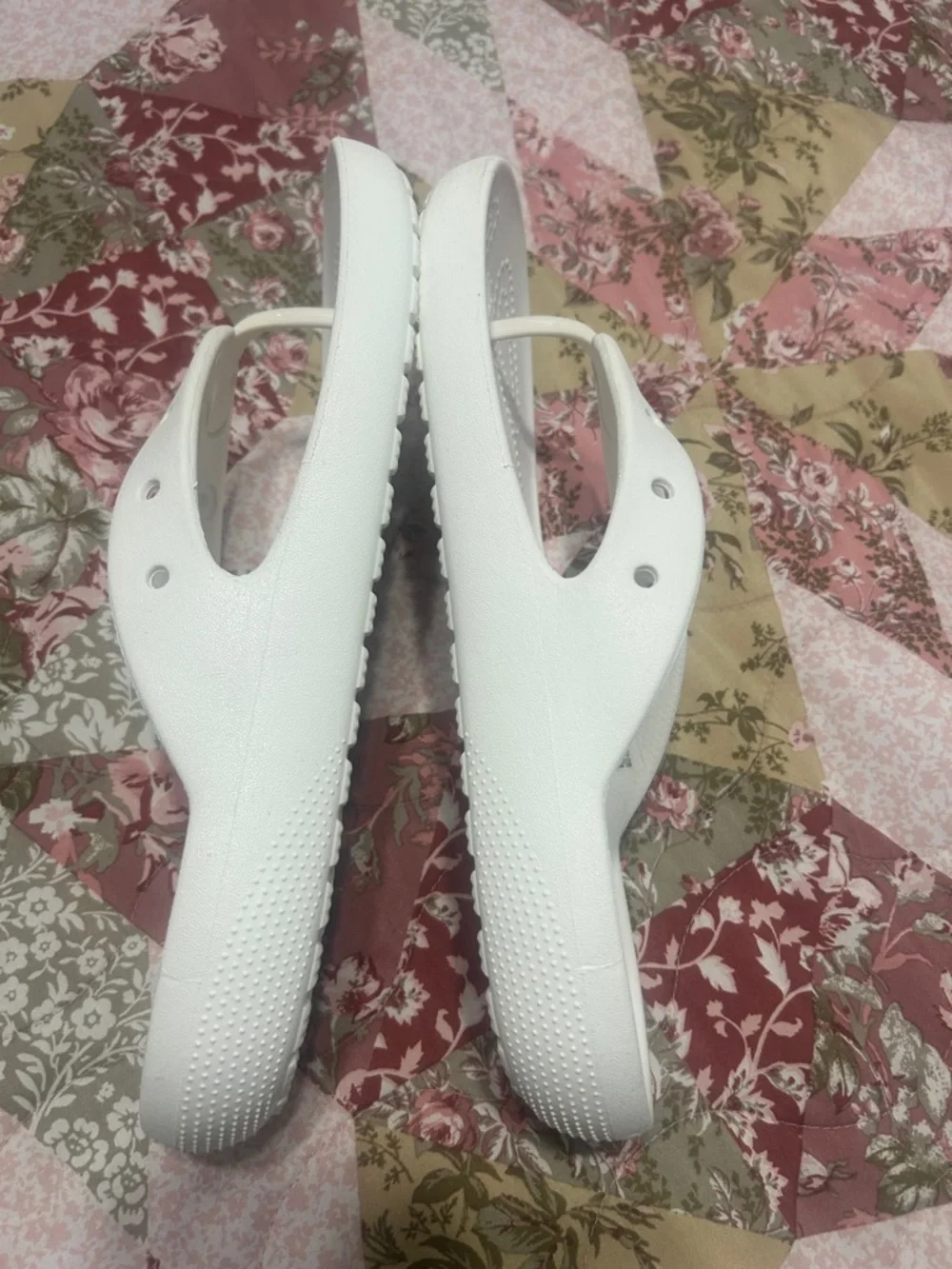 CROCS white Sandals  Unisex  M 9 W11 Comfort Slip On Lightweight Good Condition.